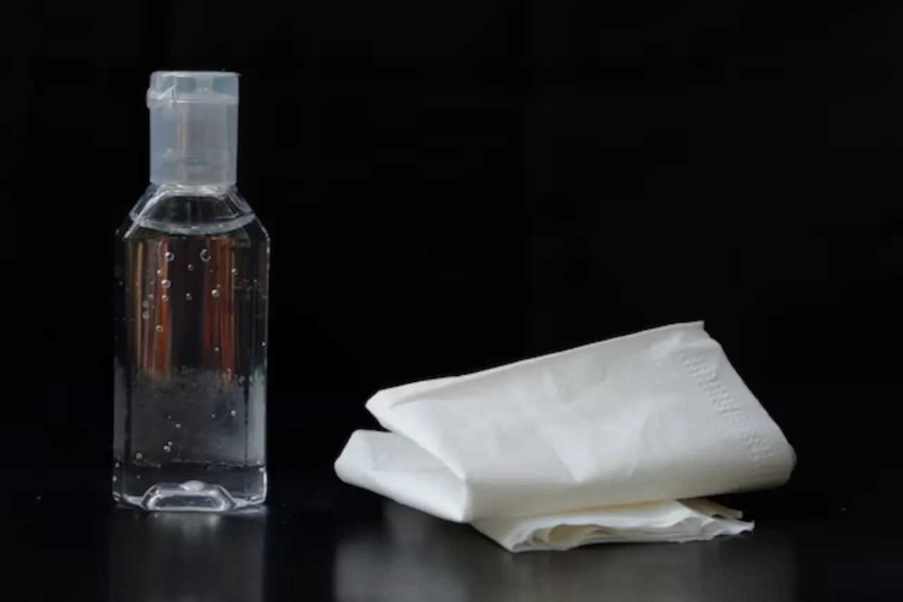Tisu Antiseptic vs. Hand Sanitizer: Mana yang Lebih Ampuh?